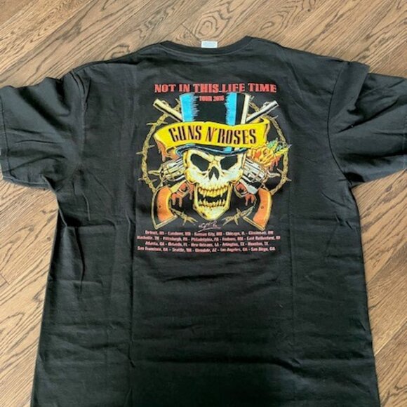 Guns N Roses 2016 Concert T shirt - Men's XL - Picture 2 of 2